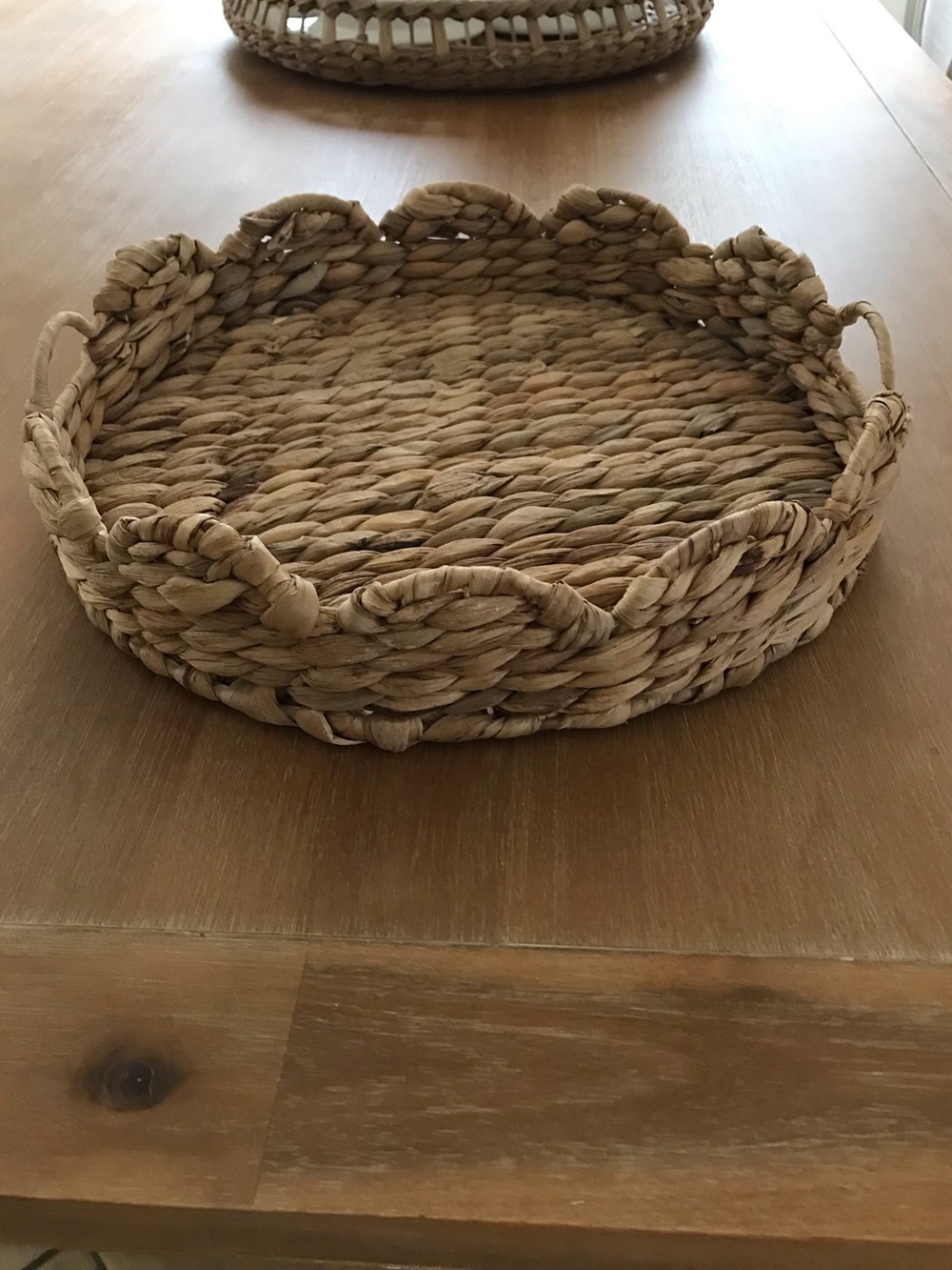 Woven Seagrass scalloped Round Serving Tray - Natural Tan